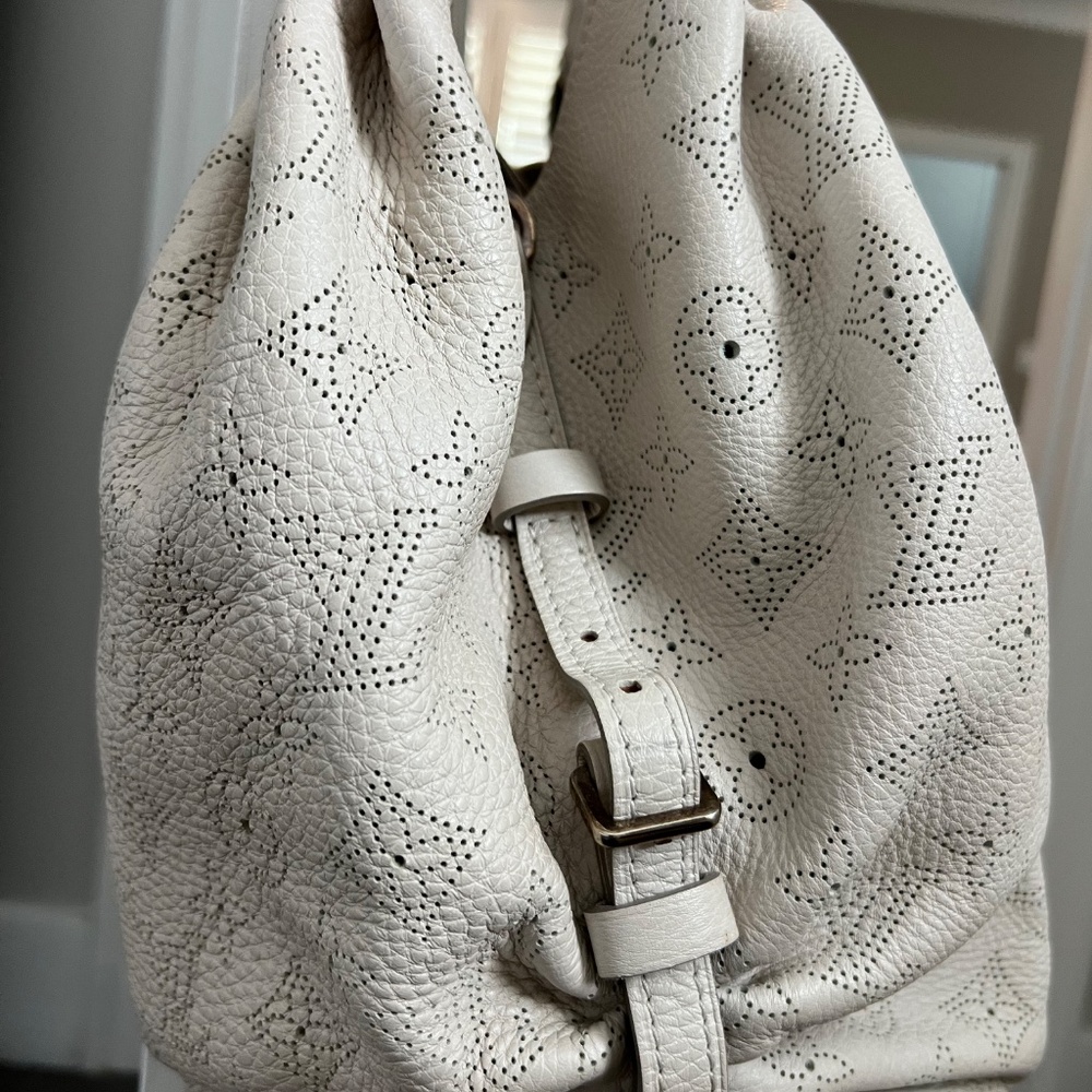 Louis Vuitton blanc ivory Large Mahina - Picture 2 of 10